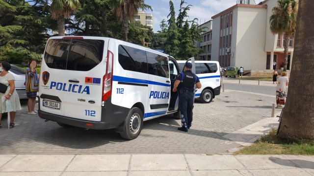 Plas sherri në Tiranë/ 4 persona konfliktohen me thika, goditen 2 të rinjtë