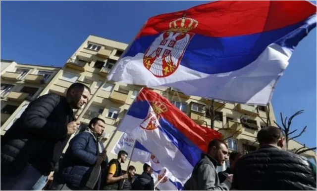 Tensionet në veri, vazhdojnë protestat e serbëve