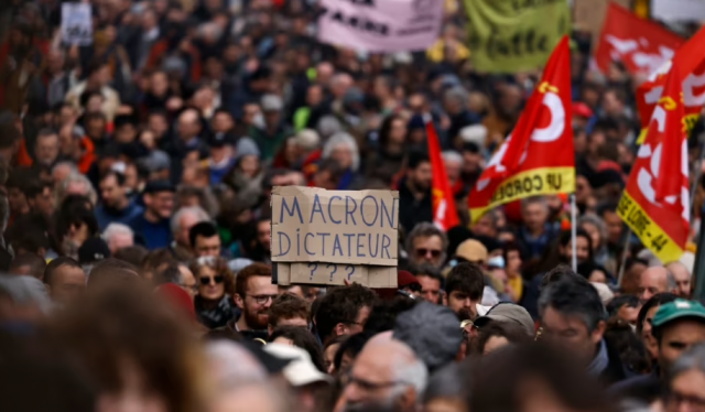 Reforma e pensioneve “çmend” francezët, qytetarët ngrihen sërish në protestë