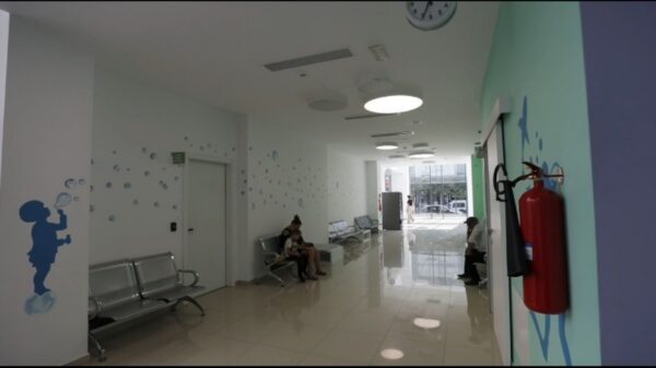 TRONDITËSE/ Ndërron jetë foshnja 8-muajshe në spital në Tiranë, prindërit denoncim për neglizhencë