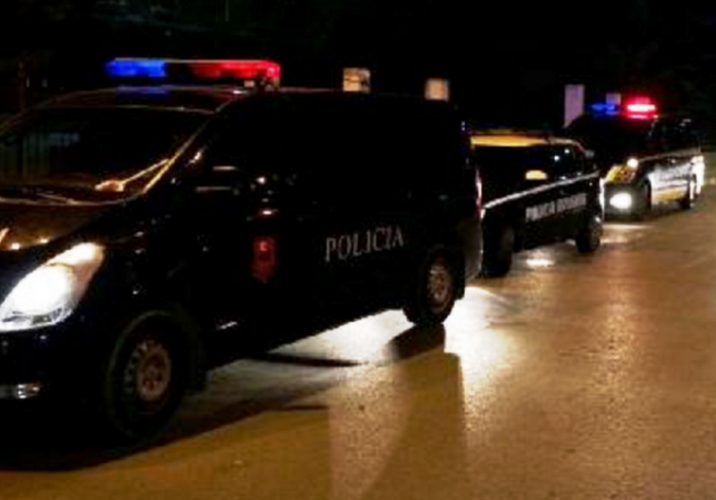 FOTO/ Plagosi me thikë në qafë 37-vjeçarin në Sarandë, arrestohet autori (Emrat)