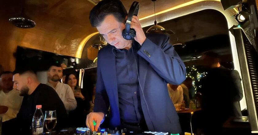 Basha DJ në festën e PD-së, ironizon Spaho: Hani, hani, harboni sot se nesër Babloku… (VIDEO)