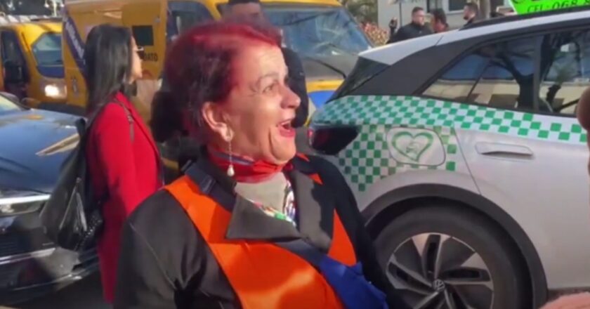 VIDEO/ Faturinoja lë punën dhe i bashkohet protestës së Berishës: Na vdiqën hajdutët